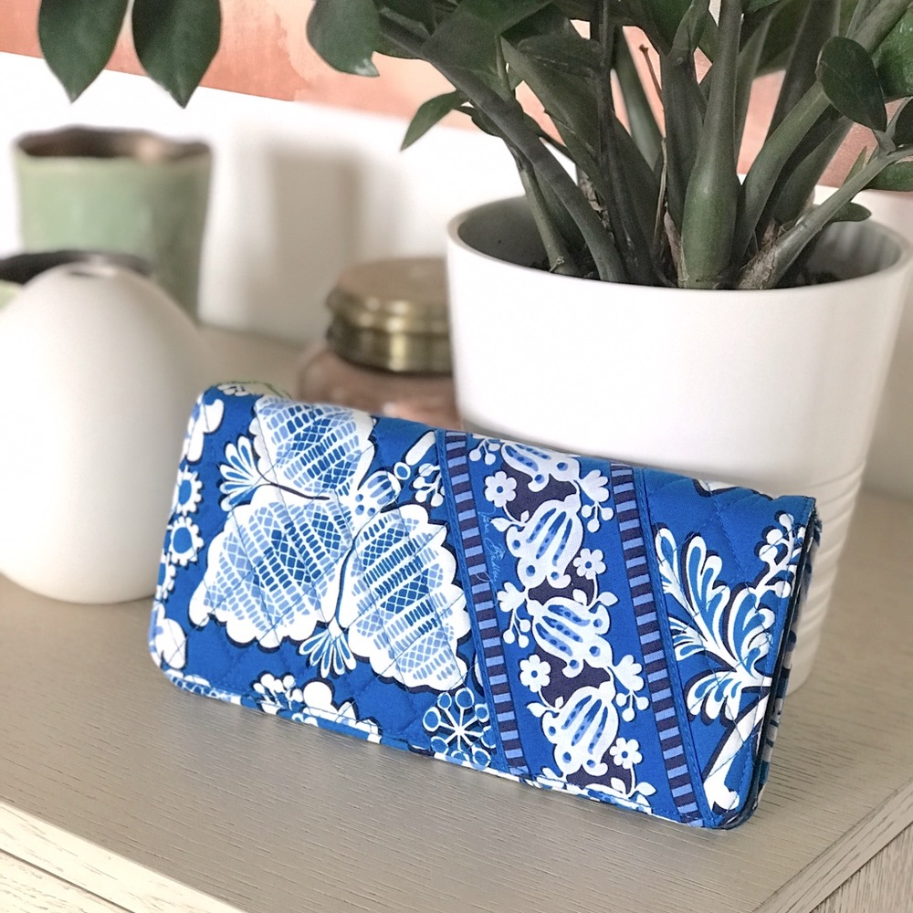 Vera Bradley Blue Lagoon Travel Wallet - NWT